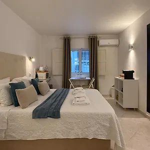 https://sofeelings-quarto-praia-piso-1-baixa-de.hotelaalgarve.com